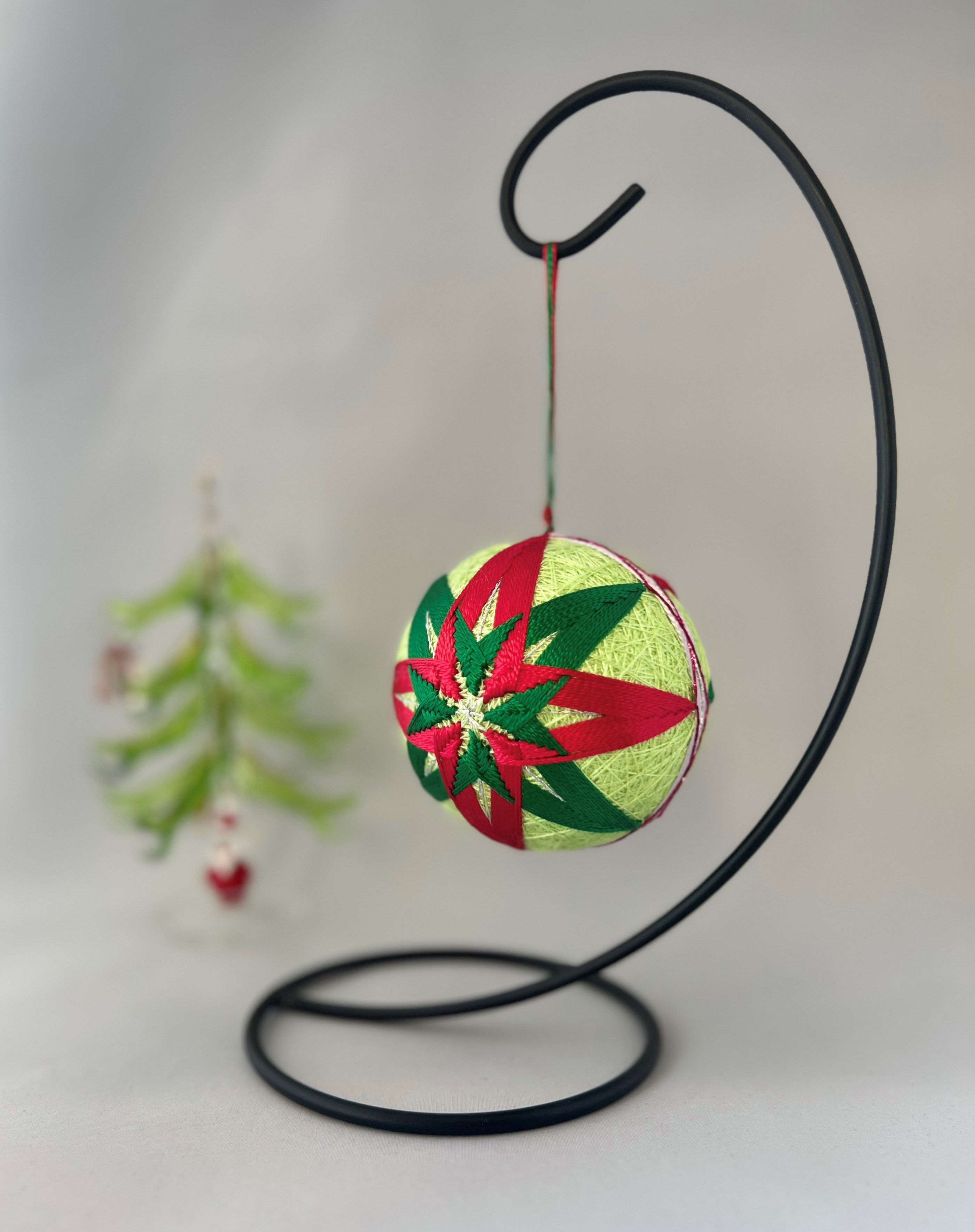 三条教室【ワンデー特別講座】クリスマスカラーで手まりのオーナメント