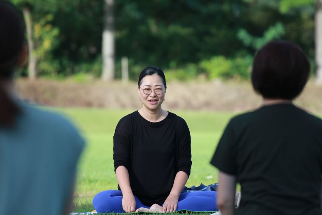 呼吸を深めるフローヨガ