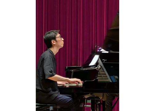 福島潟「菱風荘」会場　中高年から始めるピアノ