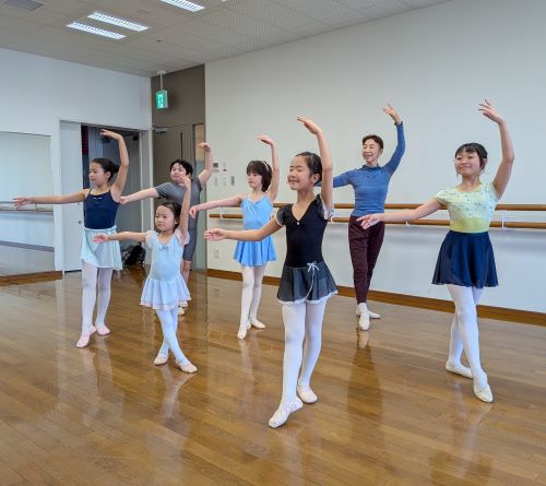 ～簡単英語も一緒に学べる～　子供のバレエ　3歳～小学生　【ふむふむレッスン】