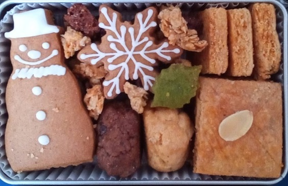 クリスマスを待ちのぞんで…クッキー缶